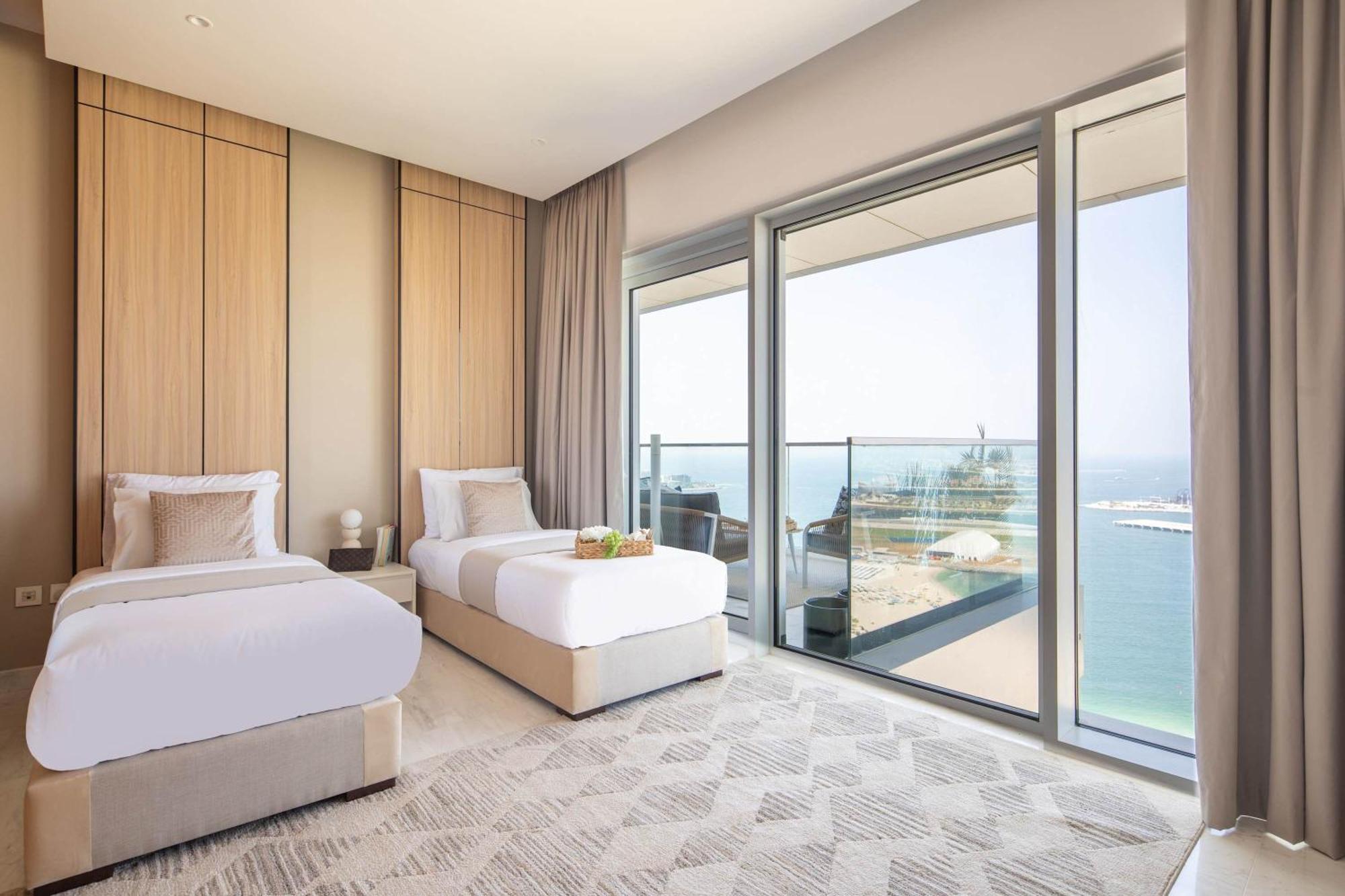Frank Porter - The One Jbr * Dubai