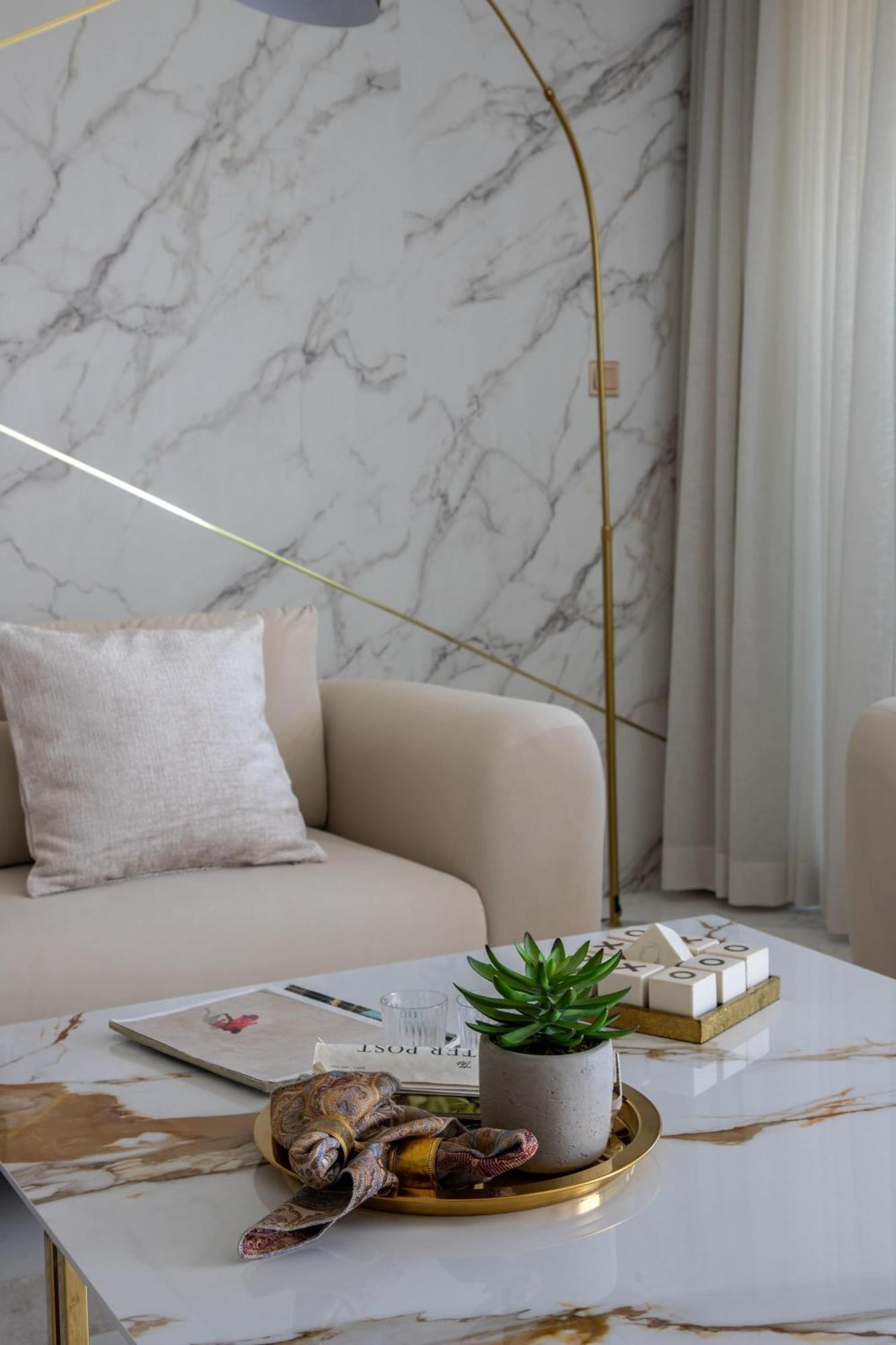 Frank Porter - The One Jbr Apartment