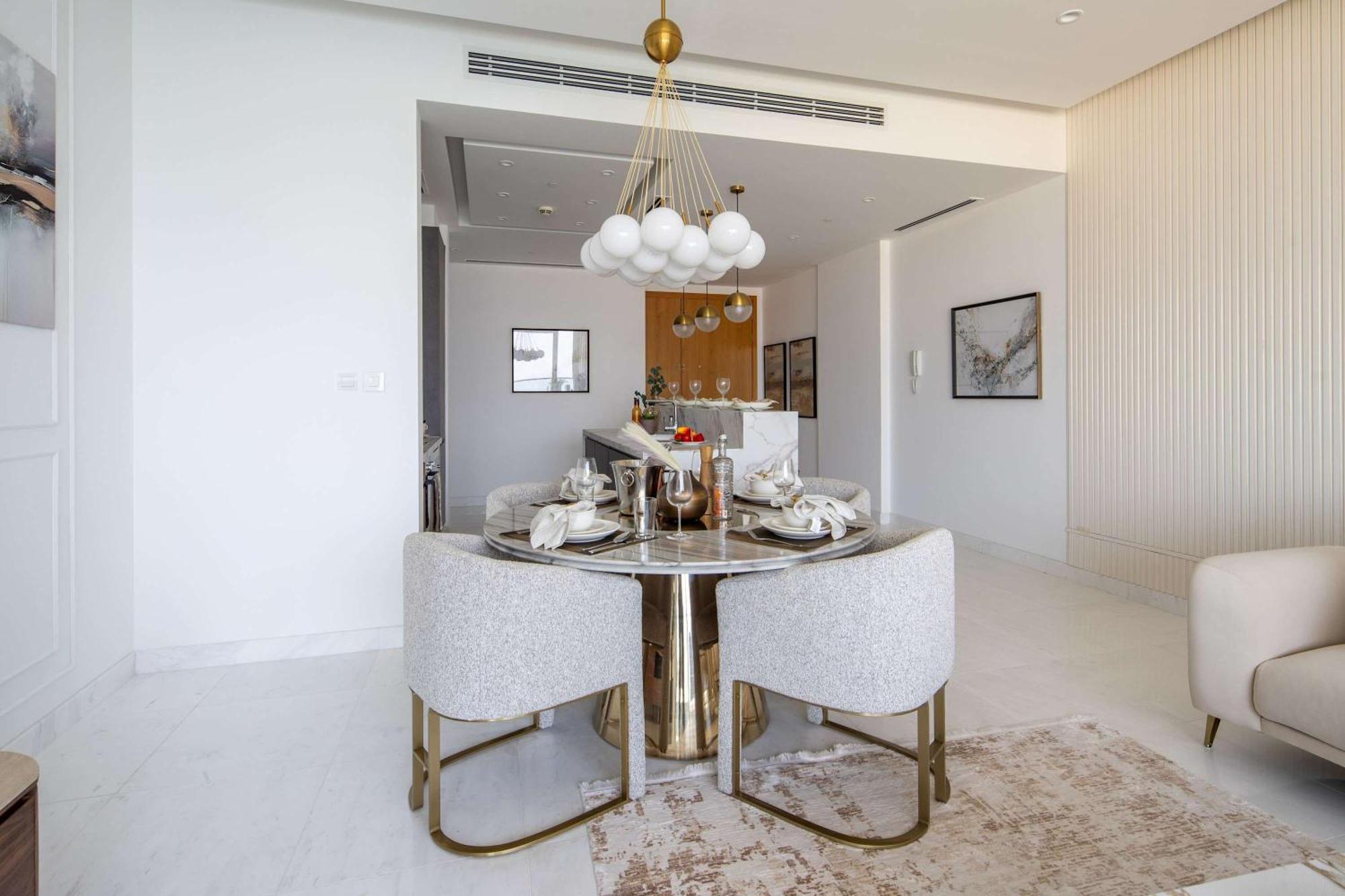 Frank Porter - The One Jbr Apartment *